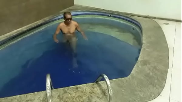 Casada insaciavel no motel swing e o corno deixou ela a vontade pra dar pra geral