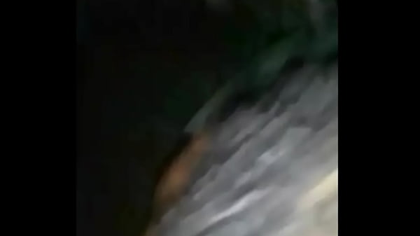 Chupei estranho no jardim da minha casa enquanto meus pais descansavam.